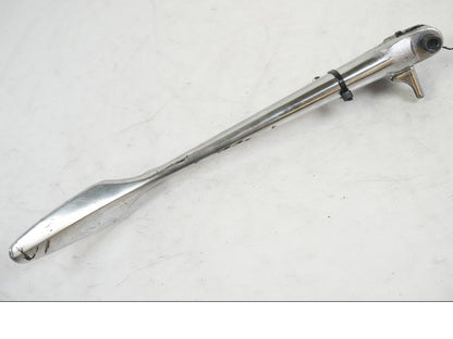 Framsidan på Sidostöd från en Suzuki VZR 1800 -2009 motorcykel.