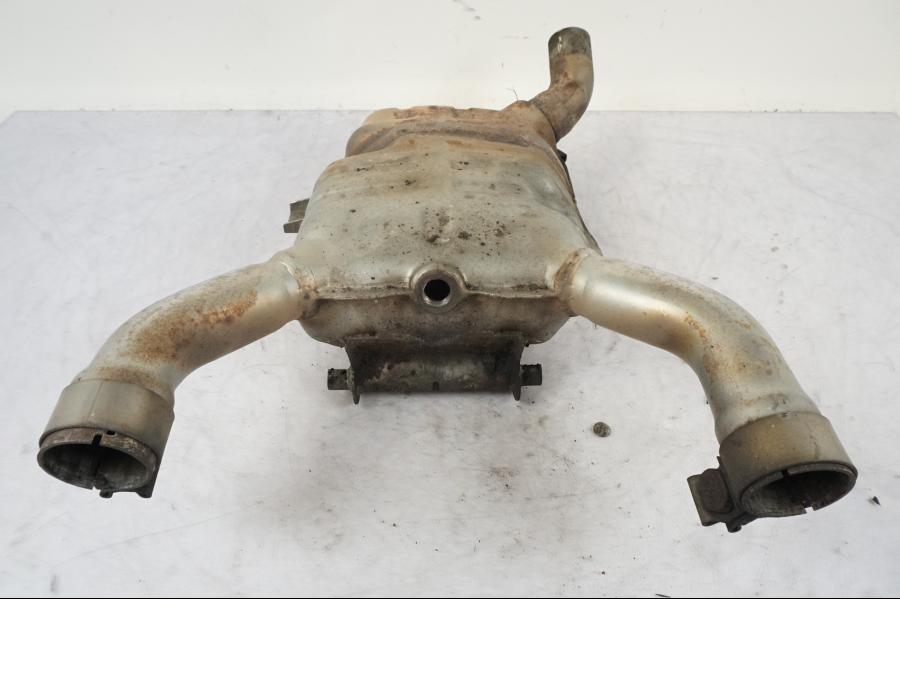 Vänster sida på Mellanburk från en BMW R 850 R -2004 motorcykel.