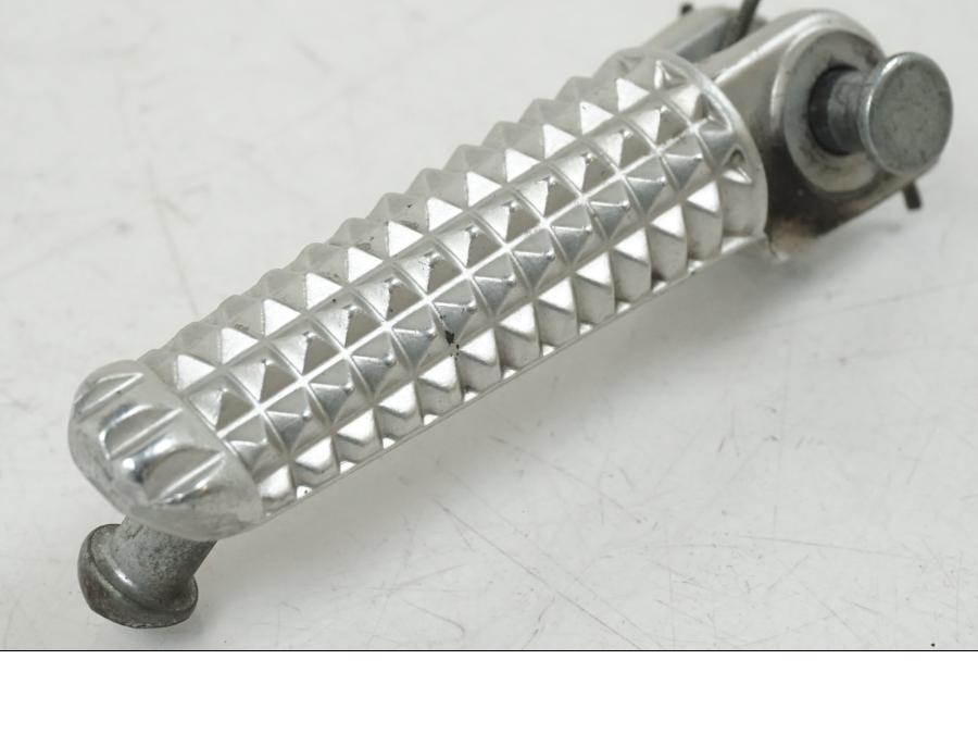 Vänster sida på Fotpinne från en Yamaha YZF 1000 R1 -2007 motorcykel.