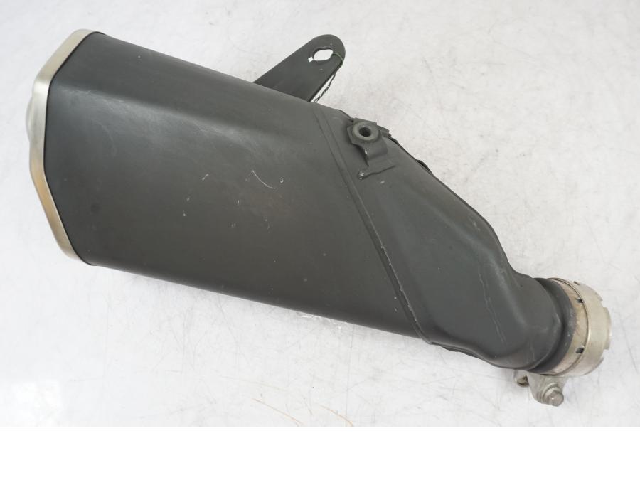 Framsidan på Ljuddämpare från en Kawasaki Z 900 -2018 motorcykel.