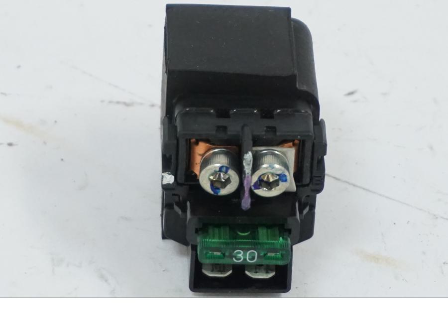 Framsidan på Startrelä från en Honda CB 650 R -2019 motorcykel.