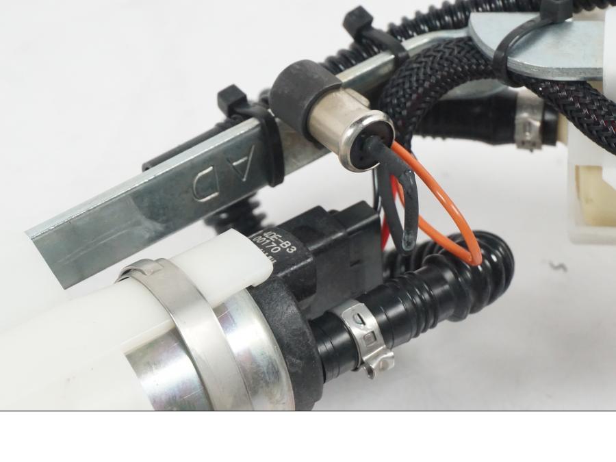 Extrabild1 på Bensinpump insprut från en MV Agusta Dragster -2014 motorcykel.