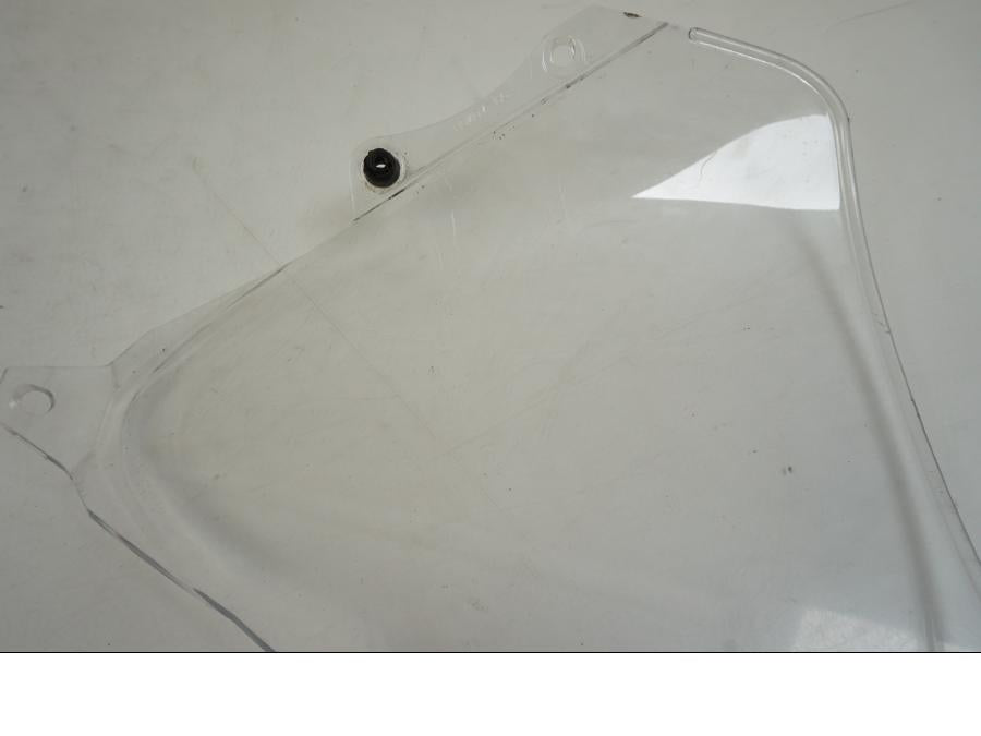 Extrabild1 på Vindruta från en Honda CBR 125 R -2006 motorcykel.