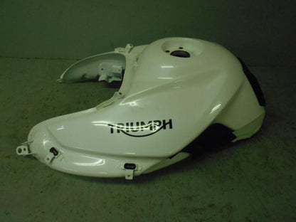 Höger sida på Bensintank från en Triumph Tiger 800 -2016 motorcykel.