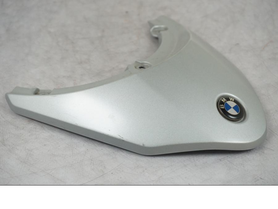 Baksidan på Bakvinge från en BMW R 1200 R -2007 motorcykel.