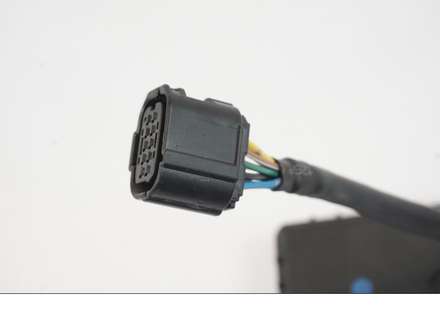 Vänster sida på Control Unit från en Triumph Trident -2021 motorcykel.