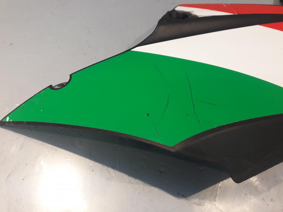 Snett uppifrån på Magkåpa från en Aprilia RS 125 -2017 motorcykel.