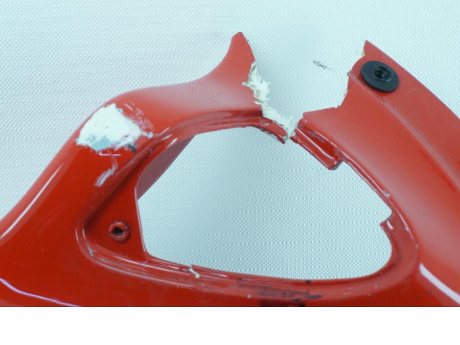 Baksidan på Sidkåpa från en Ducati 750 SS -1995 motorcykel.