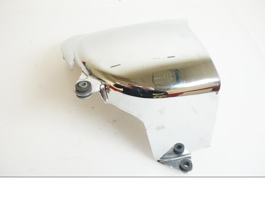 Snett uppifrån på Motorkåpa från en Suzuki M 1800 -2009 motorcykel.