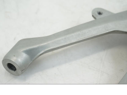 Snett uppifrån på Fotpinnefäste från en Ducati Streetfighter V4 -2020 motorcykel.