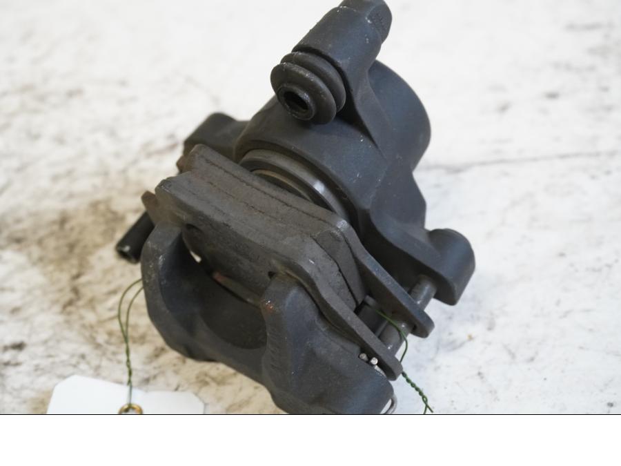 Höger sida på Bromsok från en BMW F 800 R -2011 motorcykel.