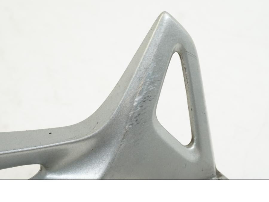 Höger sida på Fotpinne från en Honda VFR 800 -2003 motorcykel.