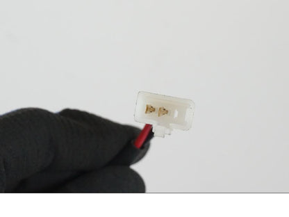 Snett nerifrån på Blinkersrelä från en Yamaha MT-09 -2020 motorcykel.