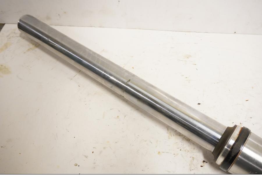 Höger sida på Gaffelben från en Honda VT 1100 C -2000 motorcykel.