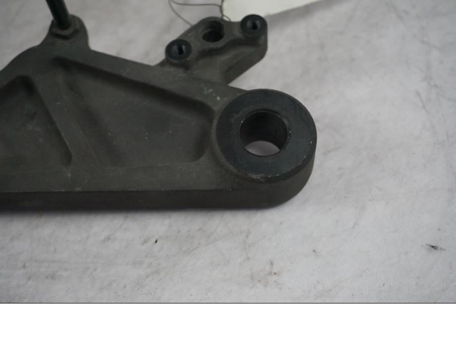 Snett nerifrån på Bromsoksfäste från en Honda CTX 1300 -2014 motorcykel.