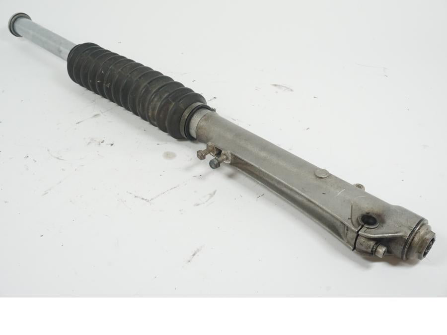 Framsidan på Gaffelben från en BMW R 60 -1971 motorcykel.