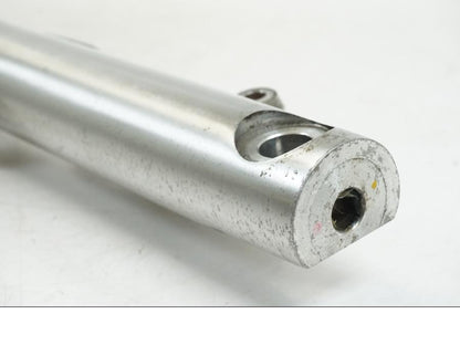 Baksidan på Gaffelben från en Kawasaki VN 800 -2000 motorcykel.