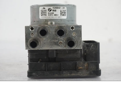 Vänster sida på ABS Modulator från en BMW R 1250 GS -2021 motorcykel.