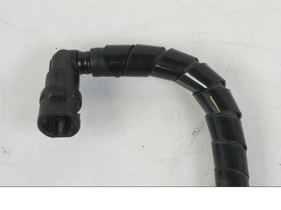 Höger sida på Bensinledning från en Suzuki VZR 1800 -2009 motorcykel.