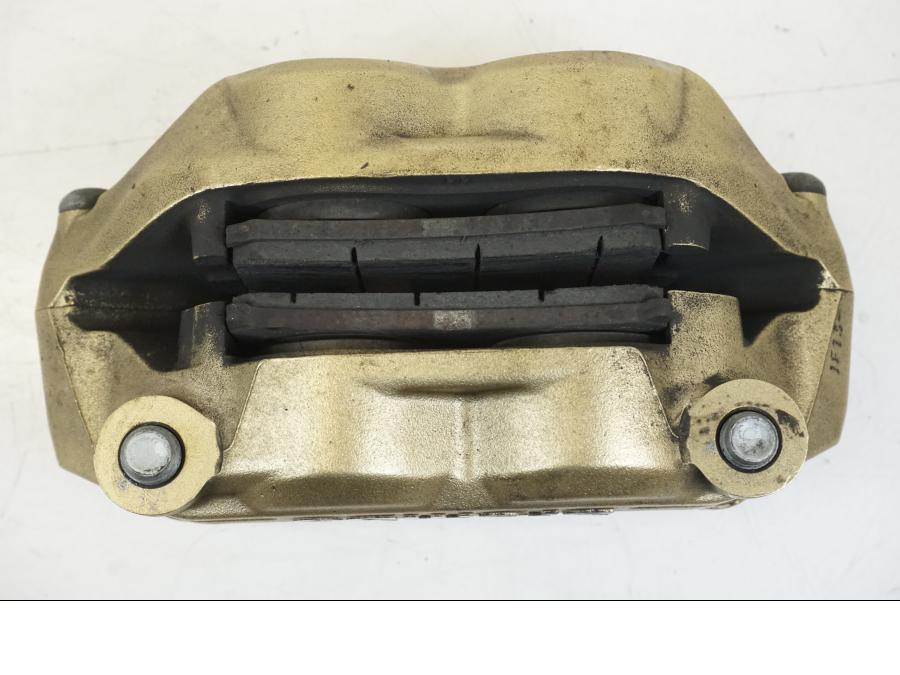 Snett nerifrån på Bromsok från en Aprilia Tuono V4R -2011 motorcykel.