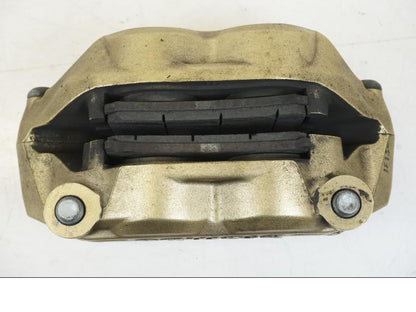 Snett nerifrån på Bromsok från en Aprilia Tuono V4R -2011 motorcykel.