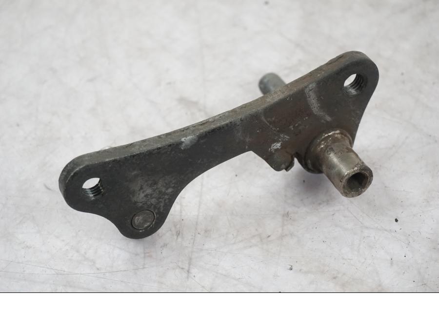 Baksidan på Bromsoksfäste från en Honda CBR 125 R -2006 motorcykel.