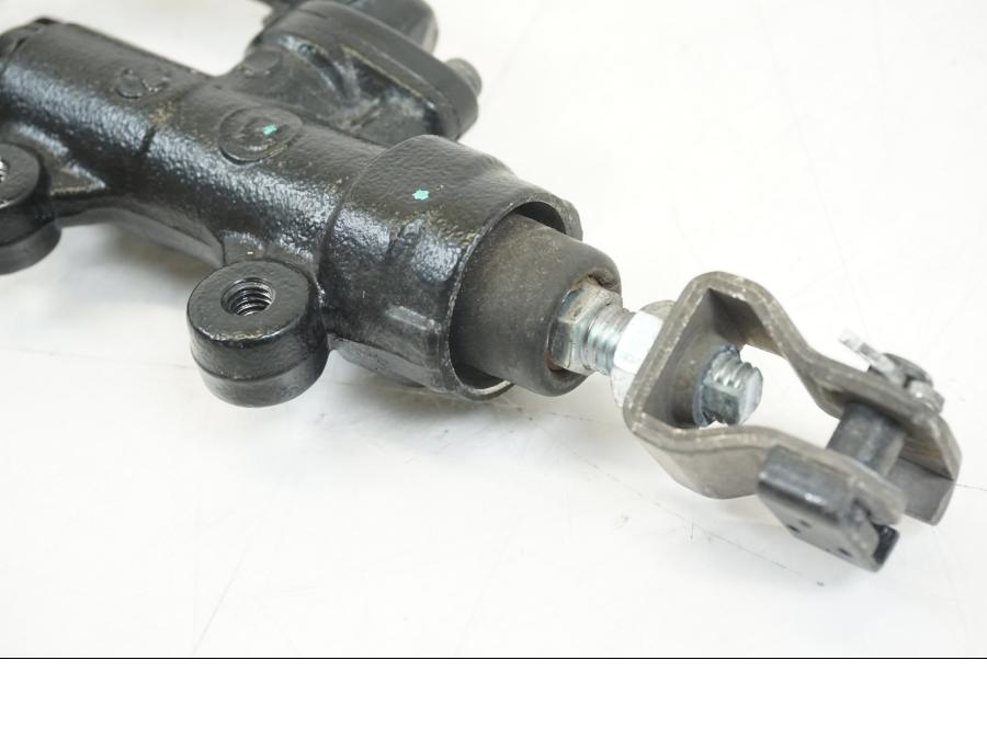 Vänster sida på Bromshuvudcylinder från en Honda CBR 650 R -2019 motorcykel.