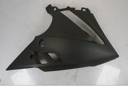 Framsidan på Magkåpa från en Kawasaki ER-6F -2010 motorcykel.