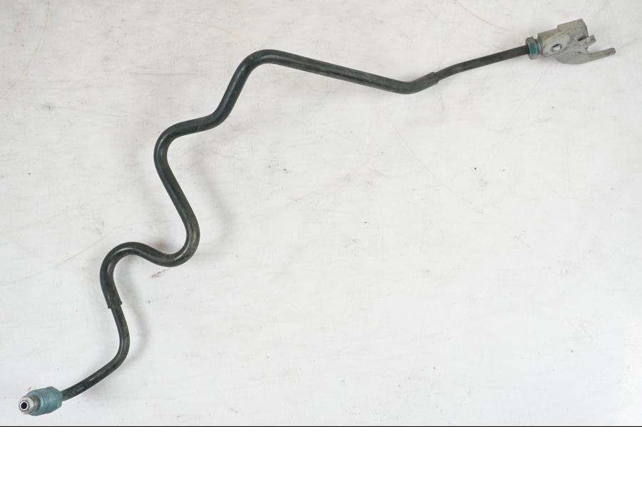 Snett uppifrån på Bromsledning från en BMW R 1200 R -2007 motorcykel.