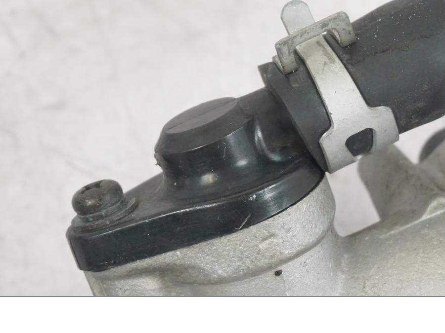 Snett uppifrån på Bromshuvudcylinder från en Suzuki GSX 1300 RX -1999 motorcykel.