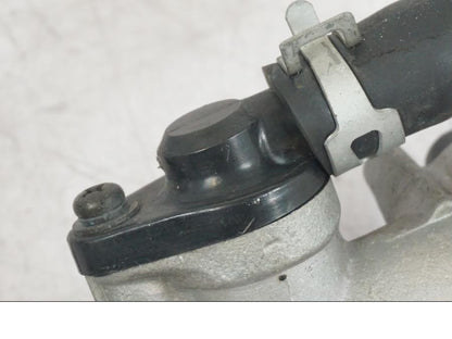 Snett uppifrån på Bromshuvudcylinder från en Suzuki GSX 1300 RX -1999 motorcykel.