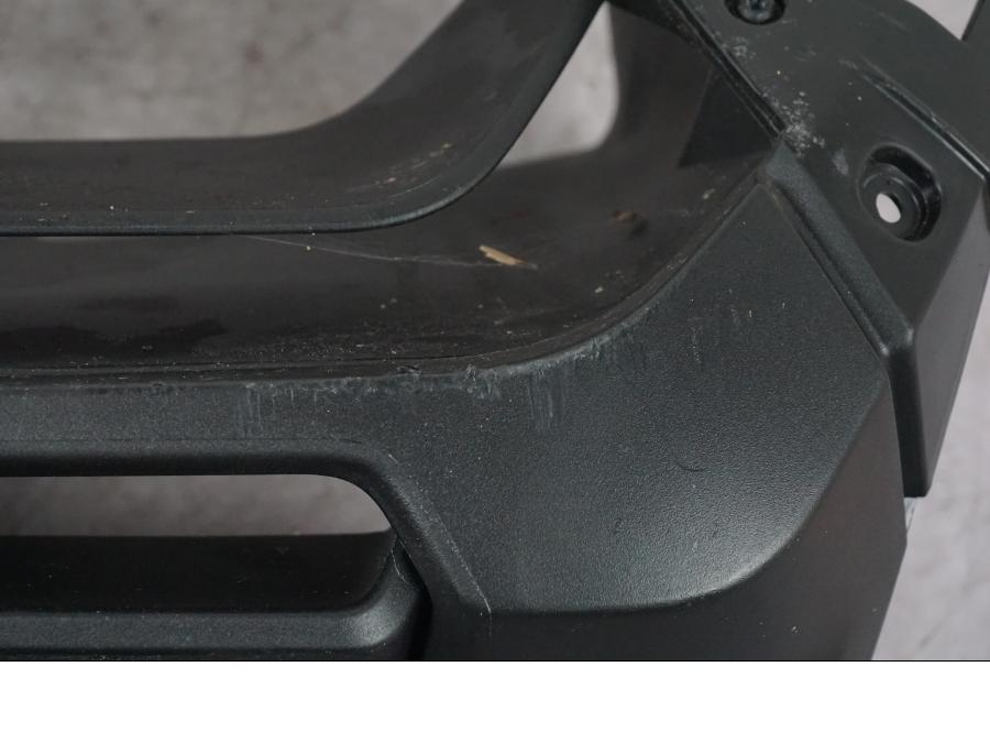 Snett uppifrån på Sidkåpa innerplast från en Ducati Multistrada V4 -2024 motorcykel.