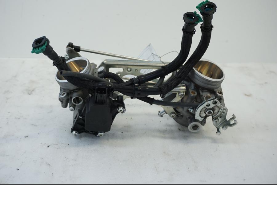 Framsidan på Spjällhus från en Suzuki DL 1000 -2016 motorcykel.