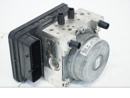 Höger sida på ABS Modulator från en BMW K 1600 -2015 motorcykel.