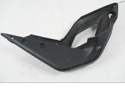 Snett uppifrån på Sidkåpa innerplast från en MV Agusta Dragster -2014 motorcykel.