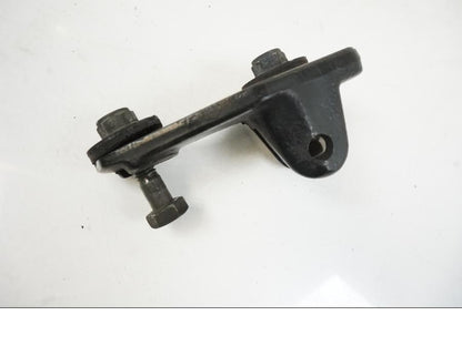 Framsidan på Fotpinnefäste från en Yamaha BT 1100 -2003 motorcykel.