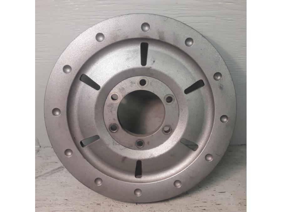 Framsidan på Remdrev från en Kawasaki VN 900 -2007 motorcykel.