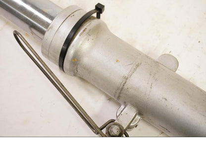 Höger sida på Gaffelben från en Suzuki DR 650 -1991 motorcykel.