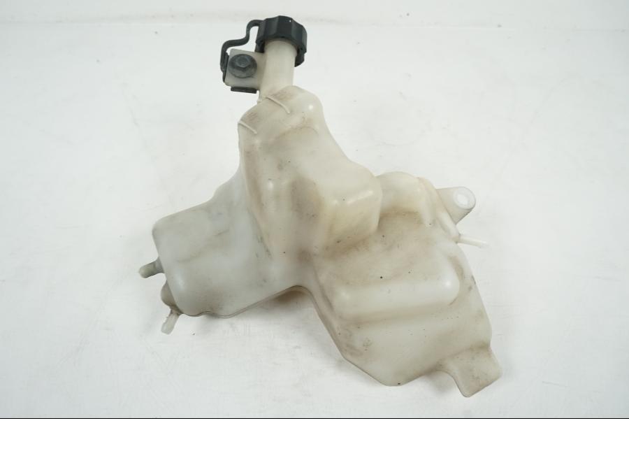 Höger sida på Vattenexpansionskärl från en Honda XL 1000 V -2008 motorcykel.