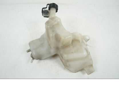 Höger sida på Vattenexpansionskärl från en Honda XL 1000 V -2008 motorcykel.