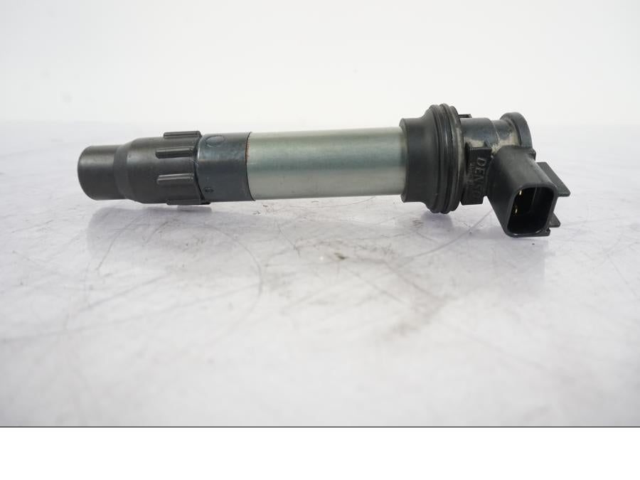 Höger sida på Tändspole från en Honda VFR 1200 -2010 motorcykel.