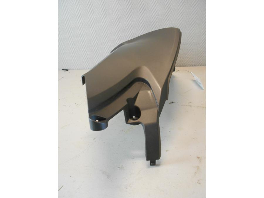 Baksidan på Bensintankskåpa från en Honda NC 750 S -2017 motorcykel.