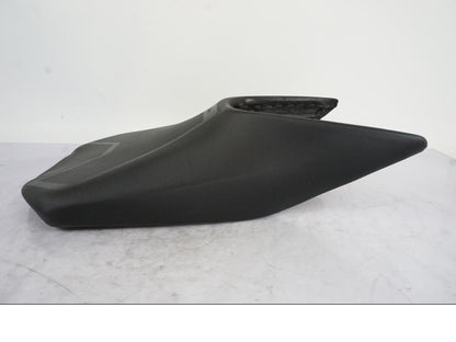 Baksidan på Sadel från en KTM 125 Duke -2017 motorcykel.