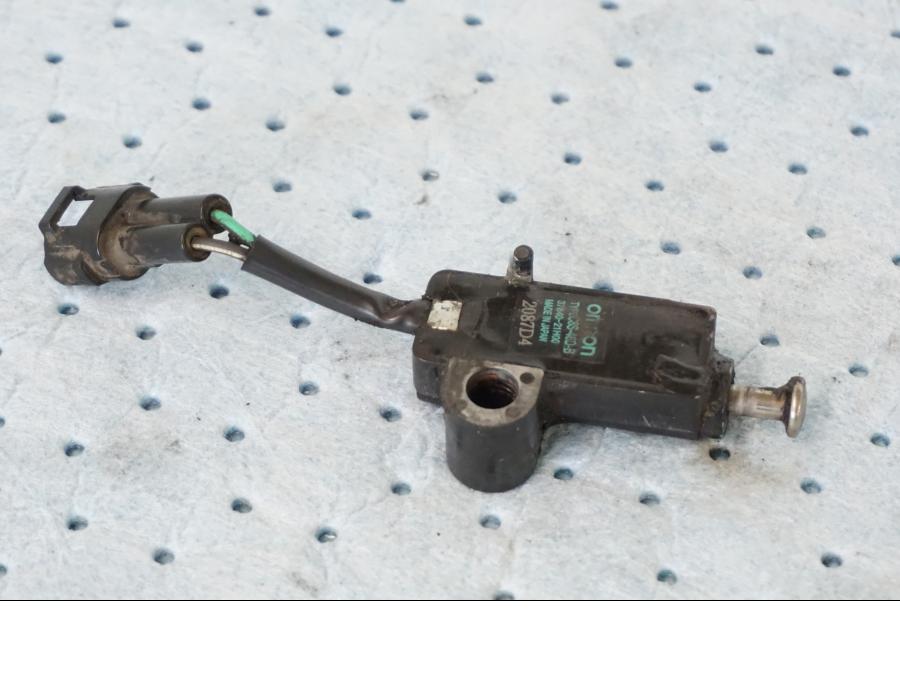 Höger sida på Sidostödsbrytare från en Suzuki GSX-R 1000 -2008 motorcykel.