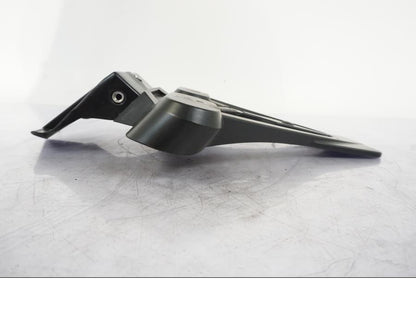 Snett uppifrån på Skylthållare från en Honda VFR 1200 -2010 motorcykel.