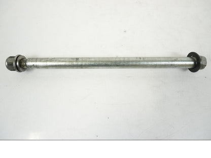 Vänster sida på Axel från en Suzuki GSX 600 F -1998 motorcykel.