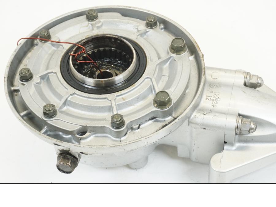 Snett uppifrån på Slutväxel från en Yamaha XVS 1100 -2001 motorcykel.