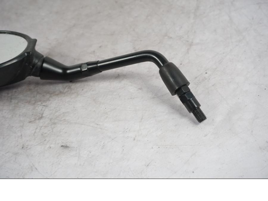 Baksidan på Backspegel från en Triumph Tiger Explorer -2016 motorcykel.