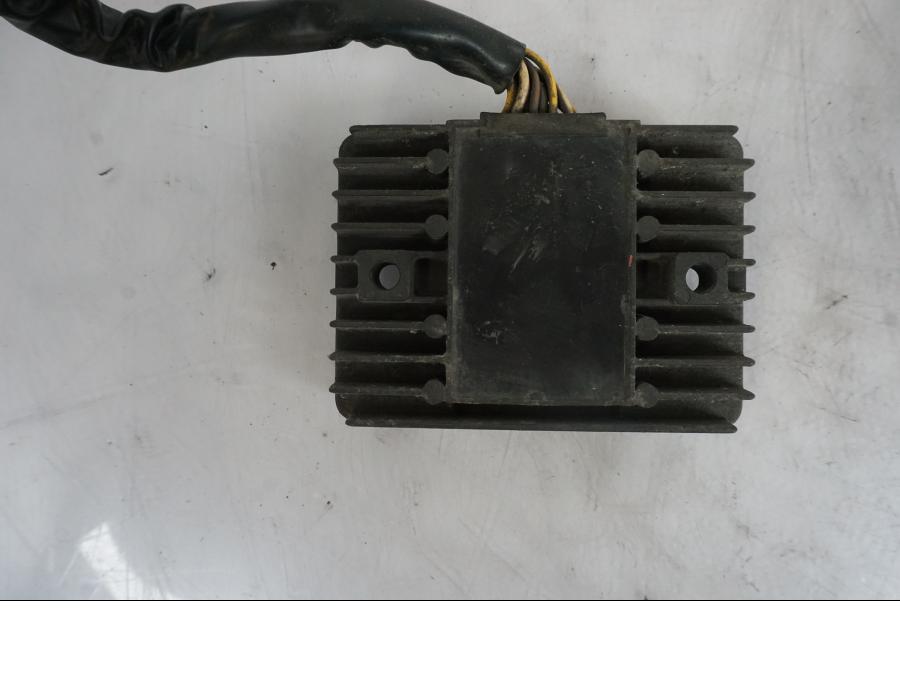 Snett nerifrån på Likriktare från en Kawasaki VN 1500 -2003 motorcykel.