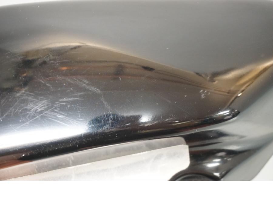 Höger sida på Sidopanel från en Suzuki VL 800 -2001 motorcykel.